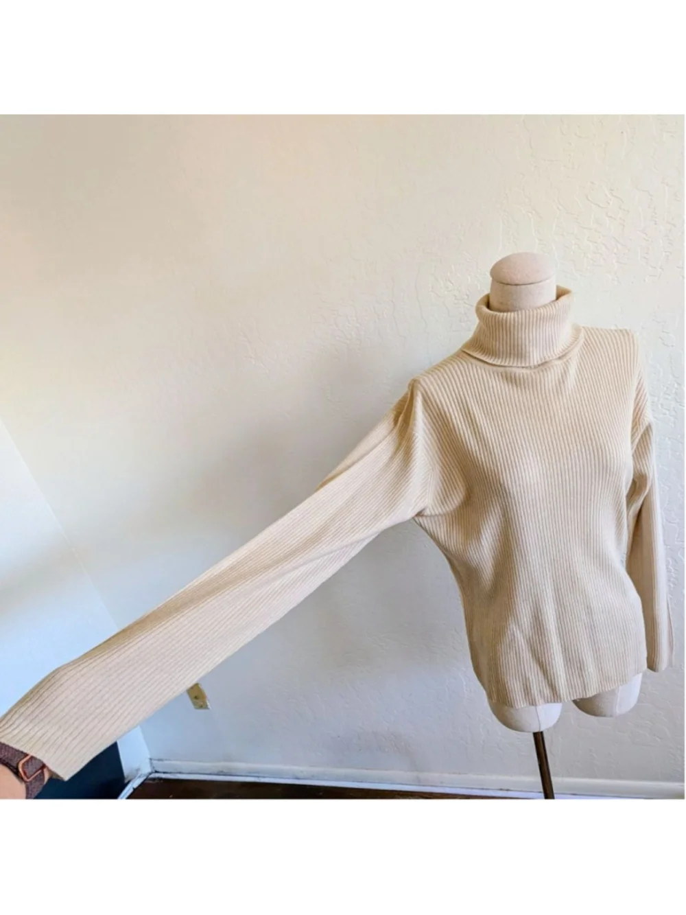 Cream Ribbed Turtleneck Sweater Quiet Luxury Minimalist Layering Knit Medium
